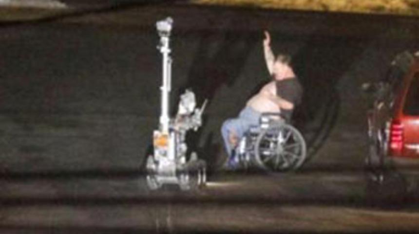 Pizza i&ccedil;in postaneyi bastı