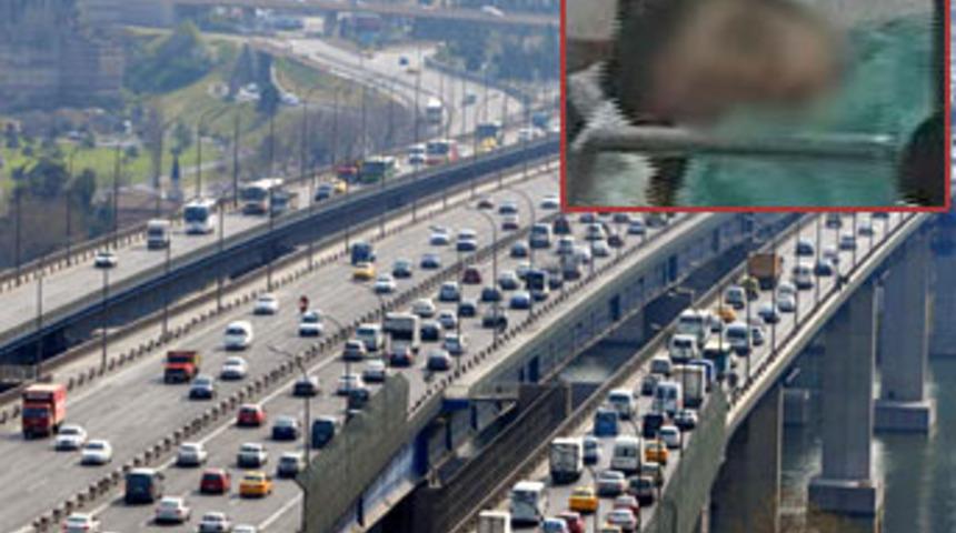 Hali&ccedil;'te boğazında ip, kanlar i&ccedil;inde bulundu