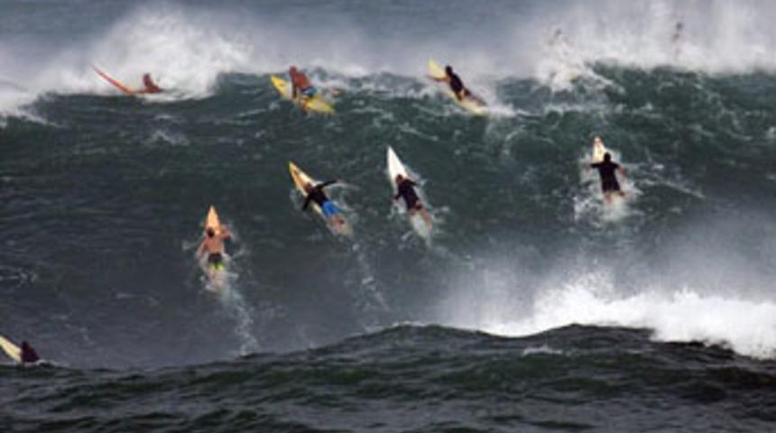 15 metrelik dalgalar meydan okudular