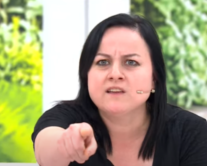 Fare zehri, kelepçeler, birbirini ısıran insanlar... Esra Erol ne diyeceğini bilemedi! 'Küçük dilimizi yuttuk'  G4