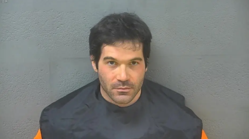 Uçuş görevlisinin tuvalete gizli kamera yerleştirdiği ortaya çıktı! Kız çocuklarını gizlice kaydediyordu... Cep telefonundan çıkan kayıtlar şaşkına çevirdi