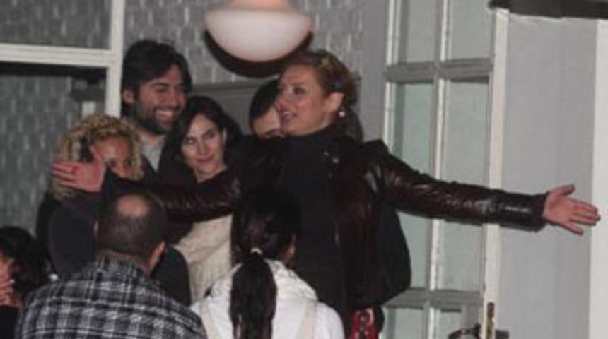 Meydanda konser verdi