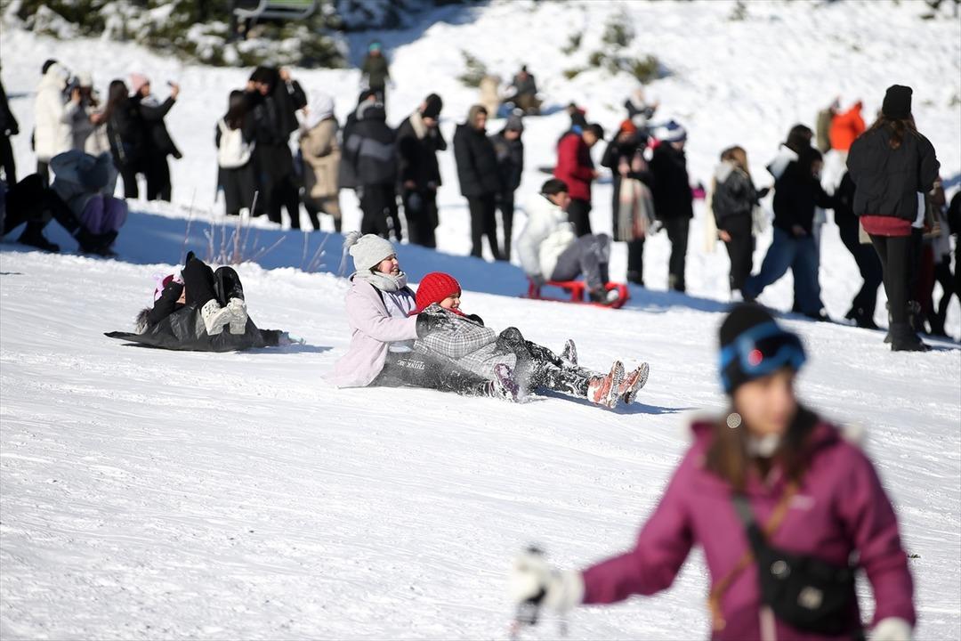 Uludağ'da s&ouml;mestir tatili cep yaktı: Otel fiyatları gecelik 45 bin TL'yi buldu, doluluk oranı y&uuml;zde 60'a ulaştı!