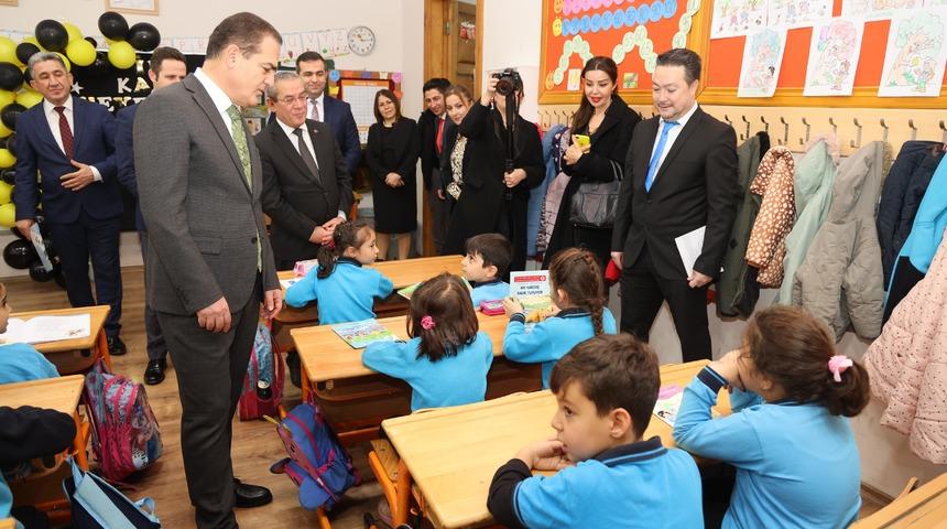 Antalya, Muğla, Isparta ve Burdur'da öğrenciler karnelerini aldı