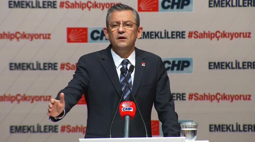 Emekli maaşlarına zamma veryansın etti! CHP lideri Özel: "İlan ettikleri rakamla dalga geçiyorlar"