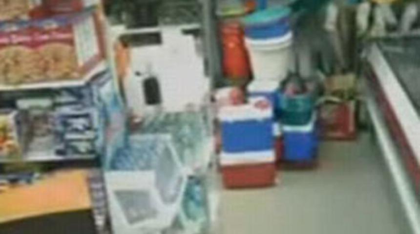 200 bin kişiyi &ouml;ld&uuml;ren deprem anı