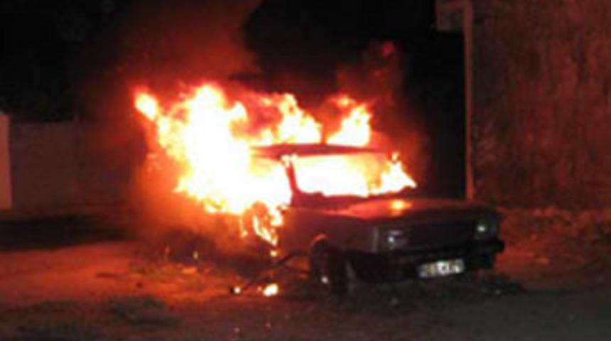 Alkoll&uuml; s&uuml;r&uuml;c&uuml; yangına benzin d&ouml;kt&uuml;!