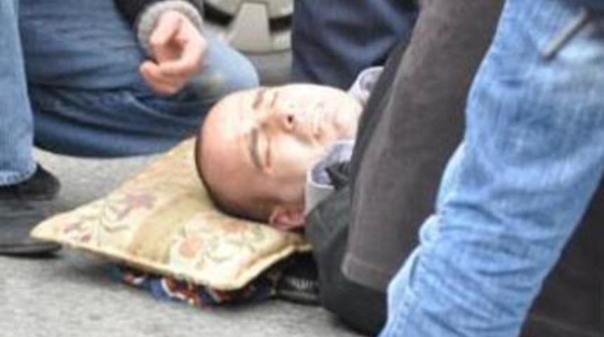 Soyguncular PTT'de g&uuml;venlik g&ouml;revlisini vurdu