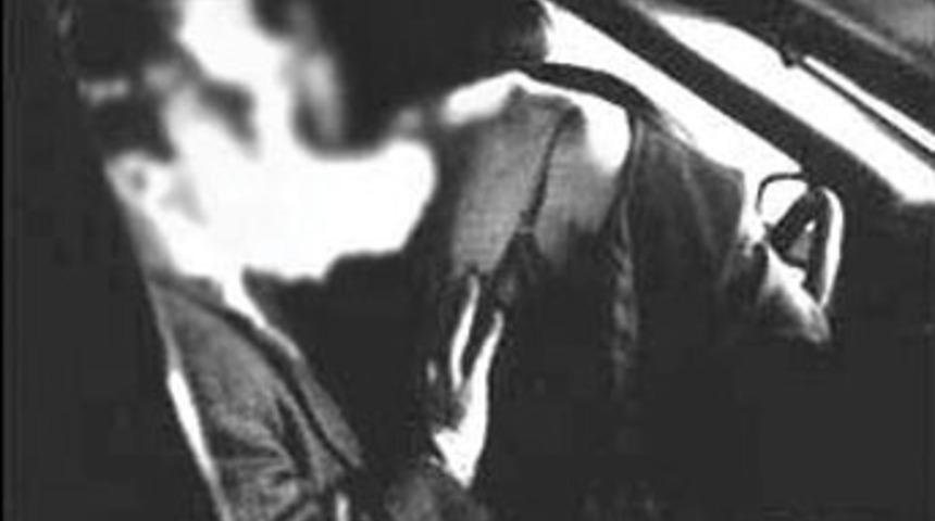 Arabada çıplak aşk Terör Şubesi'nde sonlandı