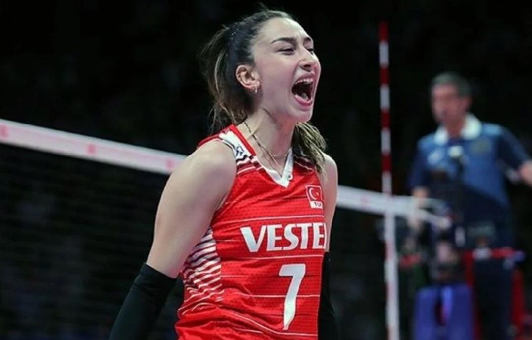 Hande Baladın davet tarzıyla olay oldu! Bir bakan bir daha baktı 