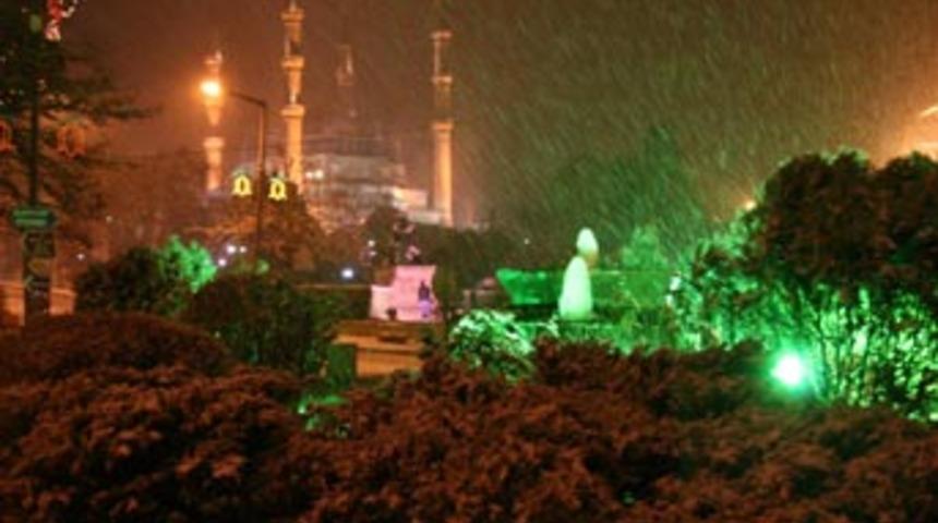 Edirne'de yoğun kar yağışı başladı