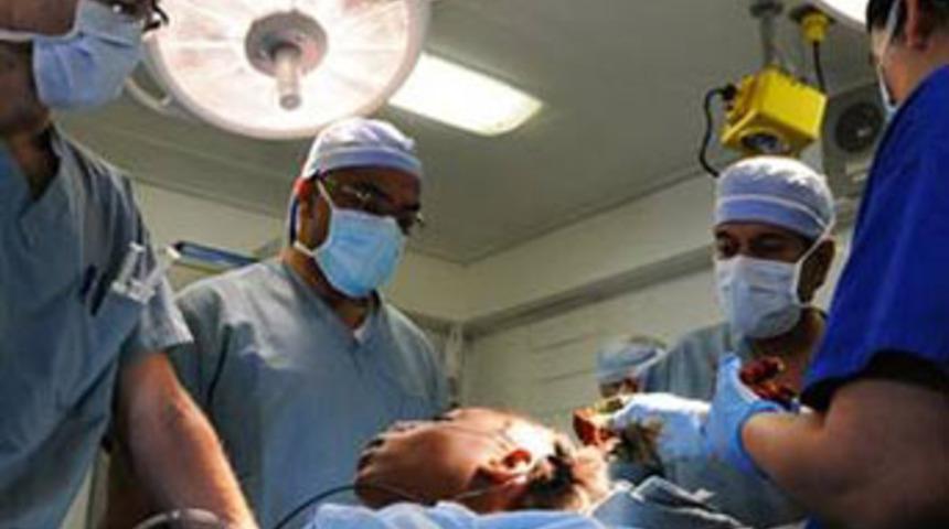 Haber i&ccedil;in gitti, ameliyata girdi