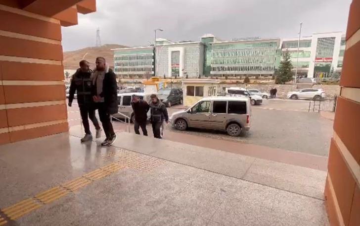 Çankırı'da ‘ponzi’ yöntemini kullanarak çok sayıda kişiyi yüksek kar vaadiyle dolandıran 5 kişi polis ekiplerinin başarılı operasyonuyla yakalandı. Gözaltına alınan şahısların yaklaşık 100 milyon TL’lik vurgun yaptığı değerlendiriliyor. 18300782-728xauto