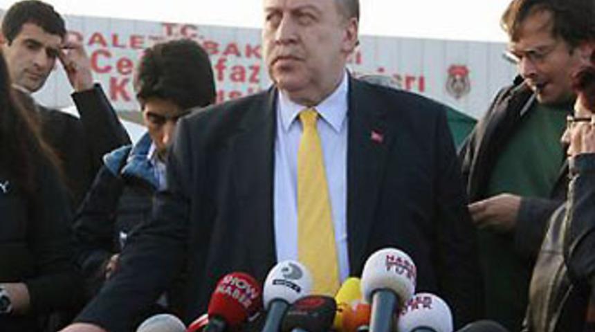Okuyan a&ccedil;lık grevinde