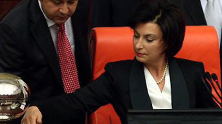 Arın&ccedil;, Mumcu&rsquo;nun odasını bastı!