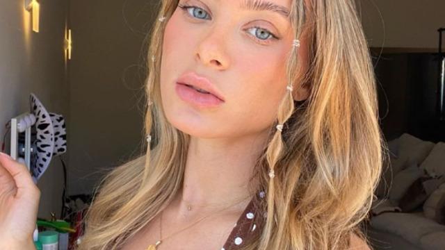 Lana Rhoades kendisini o kadar çok beğendi ki çekmelere doyamadı! Yakınlaştırdıkça yakınlaştırdı