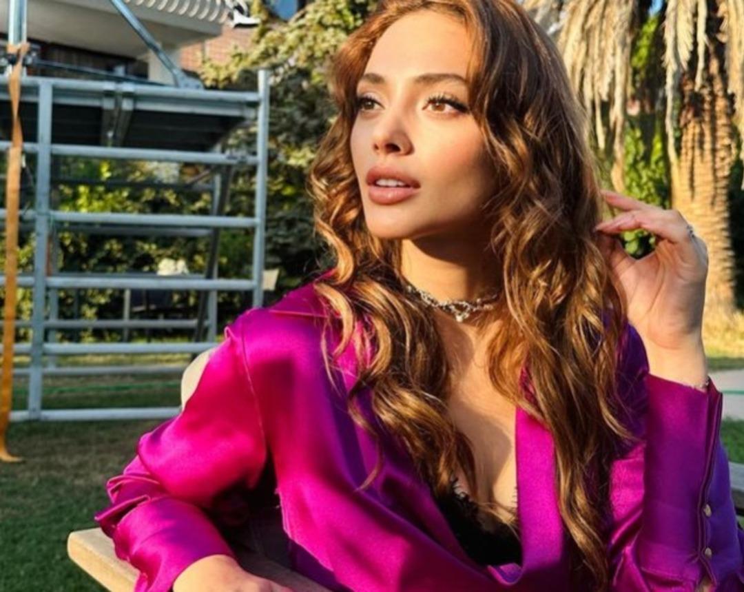 Duy Beni'nin yıldızı Rabia Soyt&uuml;rk kar pozlarıyla olay oldu! Bir bakan bir daha baktı   