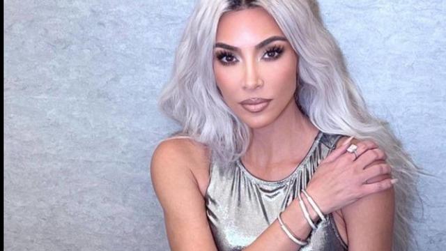 Kim Kardashian 'mor hüküdarlık' notuyla paylaştı! Frikik vermekten korkmadı