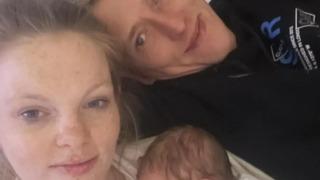 Hastanenin dışındaki otoparkta doğum yaptı! Doğum hikayesini anlatınca sosyal medyada gündem oldu... Kızımı alışılmadık bir yerde doğurdum