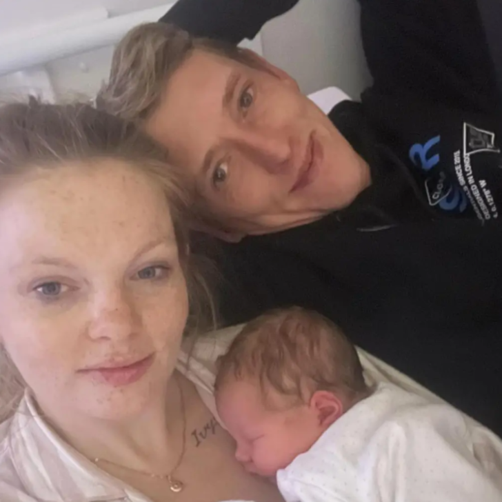 Hastanenin dışındaki otoparkta doğum yaptı! Doğum hikayesini anlatınca sosyal medyada gündem oldu... "Kızımı alışılmadık bir yerde doğurdum" G1