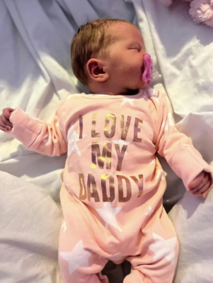 Hastanenin dışındaki otoparkta doğum yaptı! Doğum hikayesini anlatınca sosyal medyada gündem oldu... "Kızımı alışılmadık bir yerde doğurdum" G3