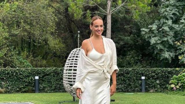 Seda Bakan'ın pantolon kombini gündem oldu! Pantolonun arkası dikkat çekti