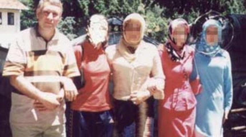 Hatıra fotoğrafına saklanmış dram