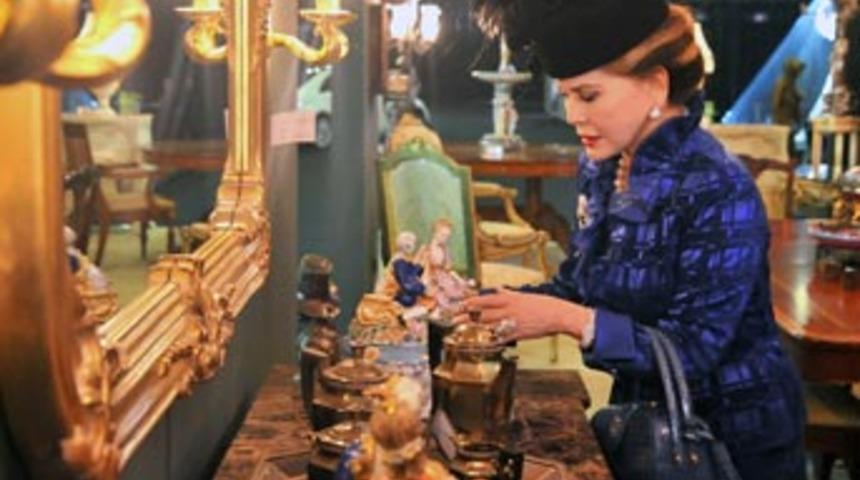 Fuarı kapattırıp t&uuml;m m&uuml;cevherleri satın aldı