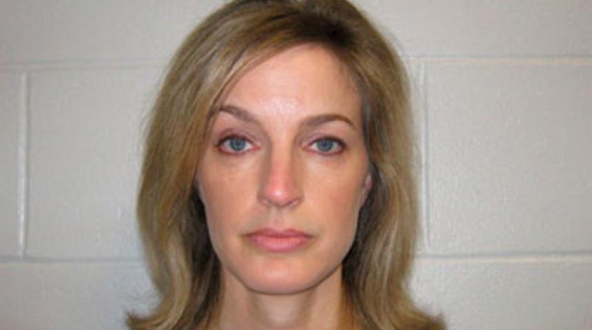 &Ccedil;ıplak fotoğraflarını &ouml;ğrencisine g&ouml;nderdi