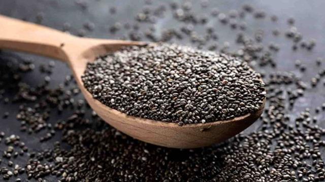 Her sabah kahvaltıdan önce suyunuza 1 yemek kaşığı atın! Kolesterolü düşürür, tansiyonu dengeler! Neden daha önce yapmadım diyeceksiniz