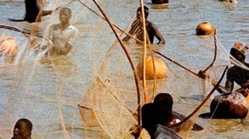 Kazananın &ouml;d&uuml;l&uuml; bakire kız!