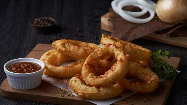 Çıtır çıtır soğan halkası tarifi! Evde kolay ve lezzetli soğan halkası nasıl yapılır, malzemeleri neler? 