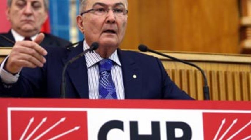 Deniz Baykal yeniden kürsüde