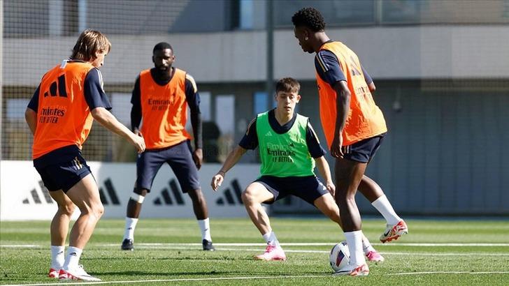 Arda Güler Ancelotti'yi şaşkına çevirdi! Tecrübeli çalıştırıcı idmanı iki kez durdurdu... G3