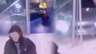 İstanbul'da akılalmaz olay! AVM'de otomobil kapıyı kırıp içeri daldı, yaralılar var: Görüntüler ortaya çıktı