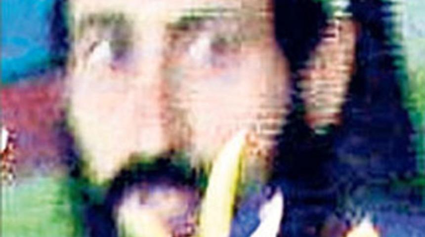 Maske d&uuml;şt&uuml; Marcos g&ouml;r&uuml;nd&uuml;!