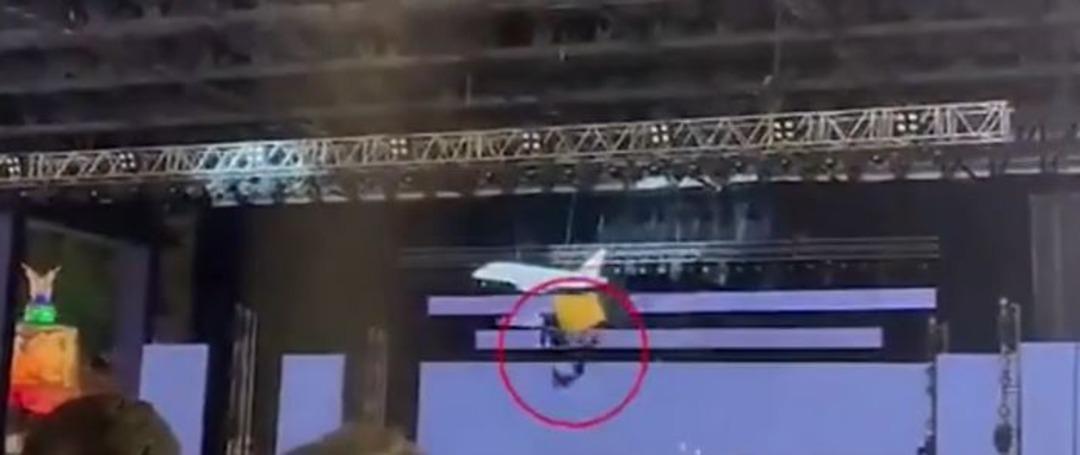 &Ccedil;alışanlarının g&ouml;z&uuml; &ouml;n&uuml;nde hayatını kaybetti! CEO'nun d&uuml;ş&uuml;ş anı kamerada... Korkun&ccedil; son!