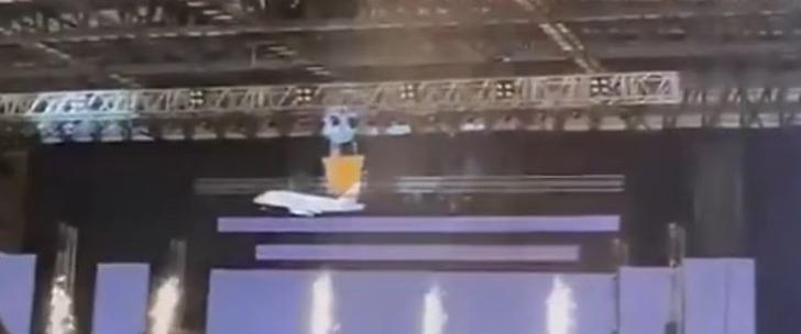 Çalışanlarının gözü önünde hayatını kaybetti! CEO'nun düşüş anı kamerada... Korkunç son! G2