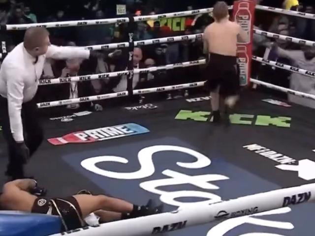 Aldığı yumruklu yere düşüp titremeye başladı!