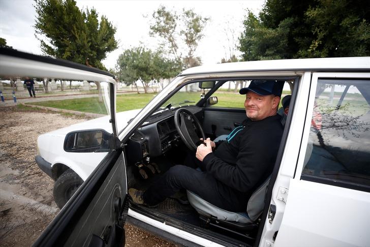 23 yıldır Antalya'da yaşıyor! Alman Matthias'ın "Şahin" aşkı: "Her yere gidiyor, 10 numara araba" G3