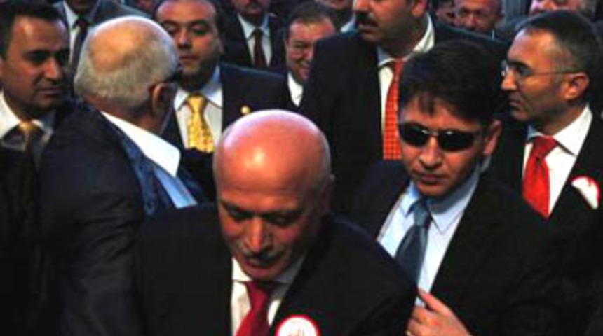 Vekil ile işadamı arasında bol k&uuml;f&uuml;rl&uuml; kavga