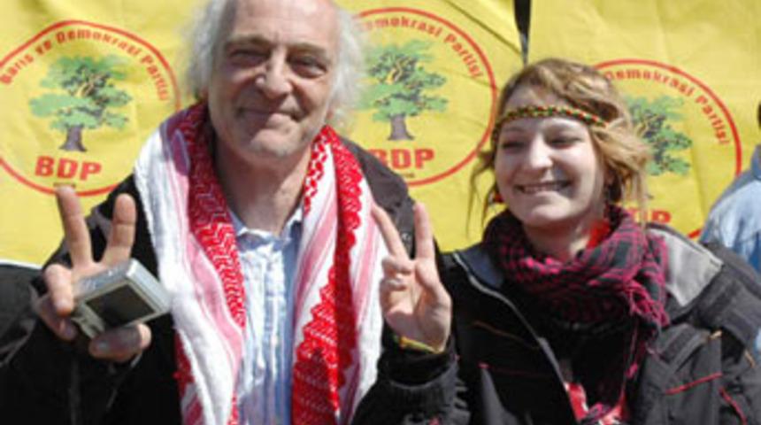 Provakat&ouml;r g&ouml;zlemciler!