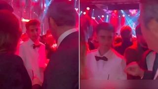 Ali Koç'la 'kokteyl' diyaloğu gündem oldu! Garson o anları 'şakaydı' diyerek anlattı: Biri arkamdan omzuma dokundu...