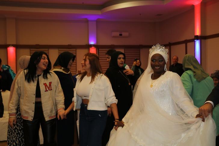 Rize'ye Afrikalı gelin! Çalışmaya gitmişti, polisin ceza yazdığı sırada hayatının aşkını buldu: "Aklımın ucundan hiç geçmezdi" G1