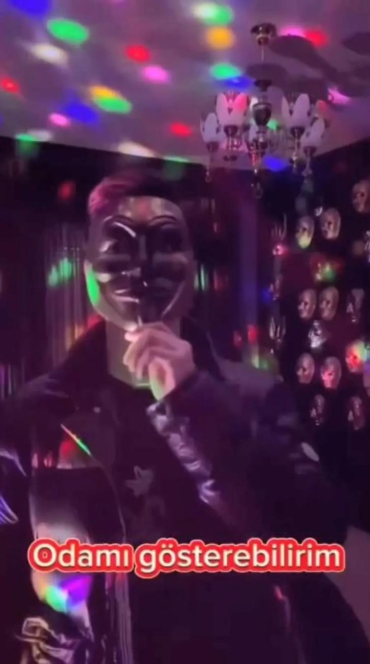 Fantezi elbiseleriyle maskelerinden sonra arsa ve tarlalara da veda! Müstehcen videolarıyla nam salan Fergio House'a bir şok daha  G1