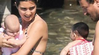 Tuba Büyüküstün gözlerden uzak büyüttüğü ikiz kızlarını paylaştı! Annelerinin aynısı
