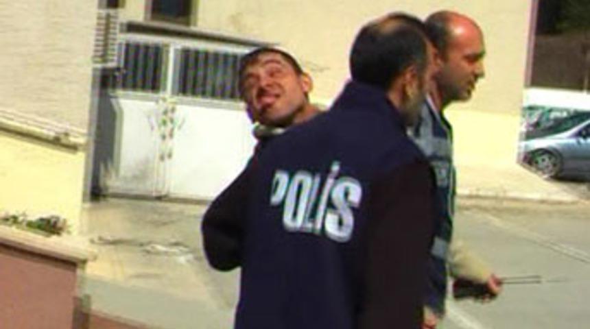 Annesi ile dayısını &ouml;ld&uuml;rd&uuml;