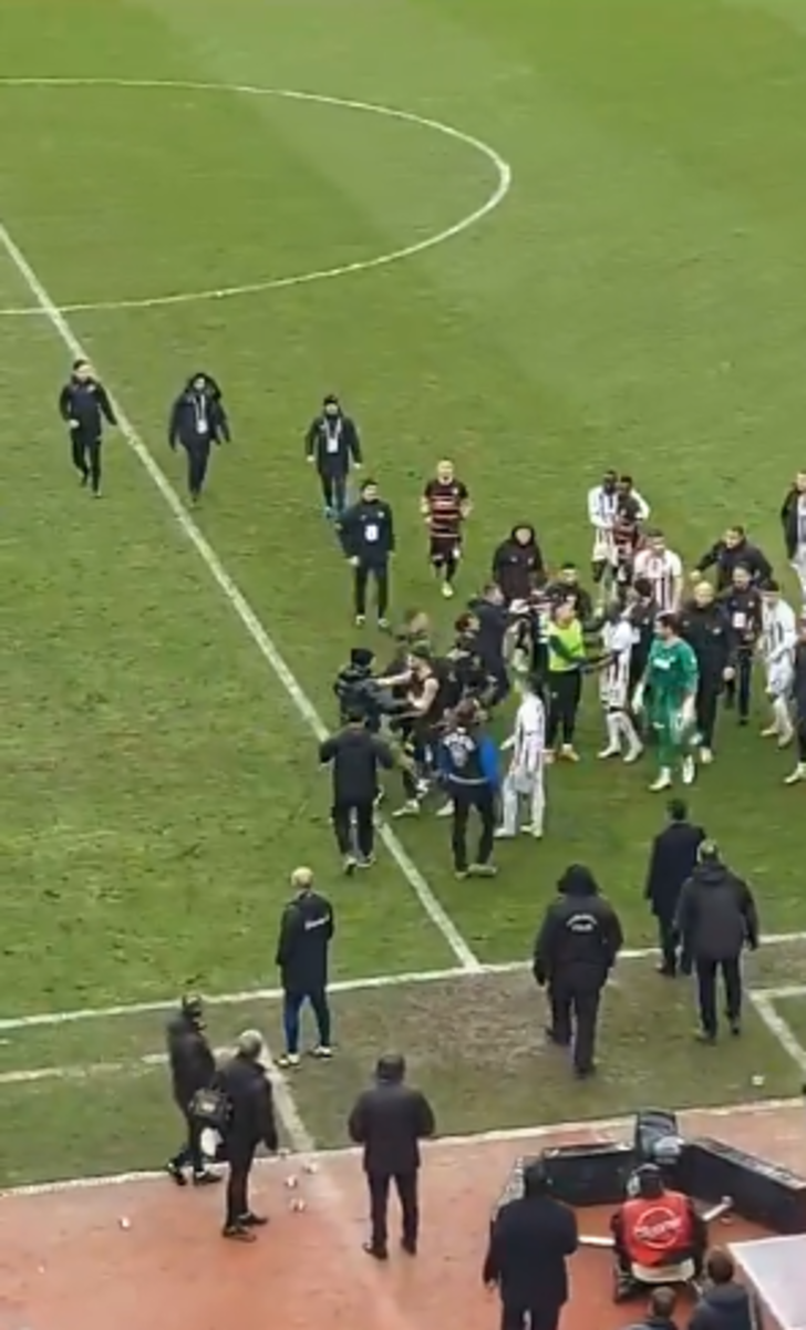 Süper Lig'de büyük olay! Sumudica ile Bülent Uygun sahanın içinde birbirine girdi! G3