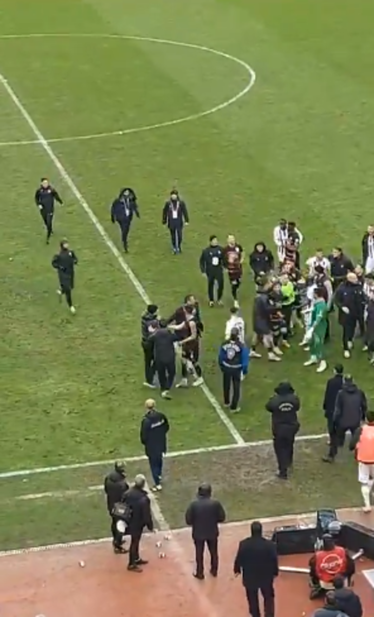 Süper Lig'de büyük olay! Sumudica ile Bülent Uygun sahanın içinde birbirine girdi! G4