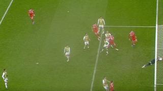 Kadıköy'de ilginç an! Top çizgiyi geçti mi? VAR'a gidip golü verdi... Eski Galatasaraylı Emre Kılınç, Fenerbahçe taraftarını üzdü